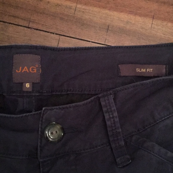 Jag slim got navy capris - Picture 2 of 3